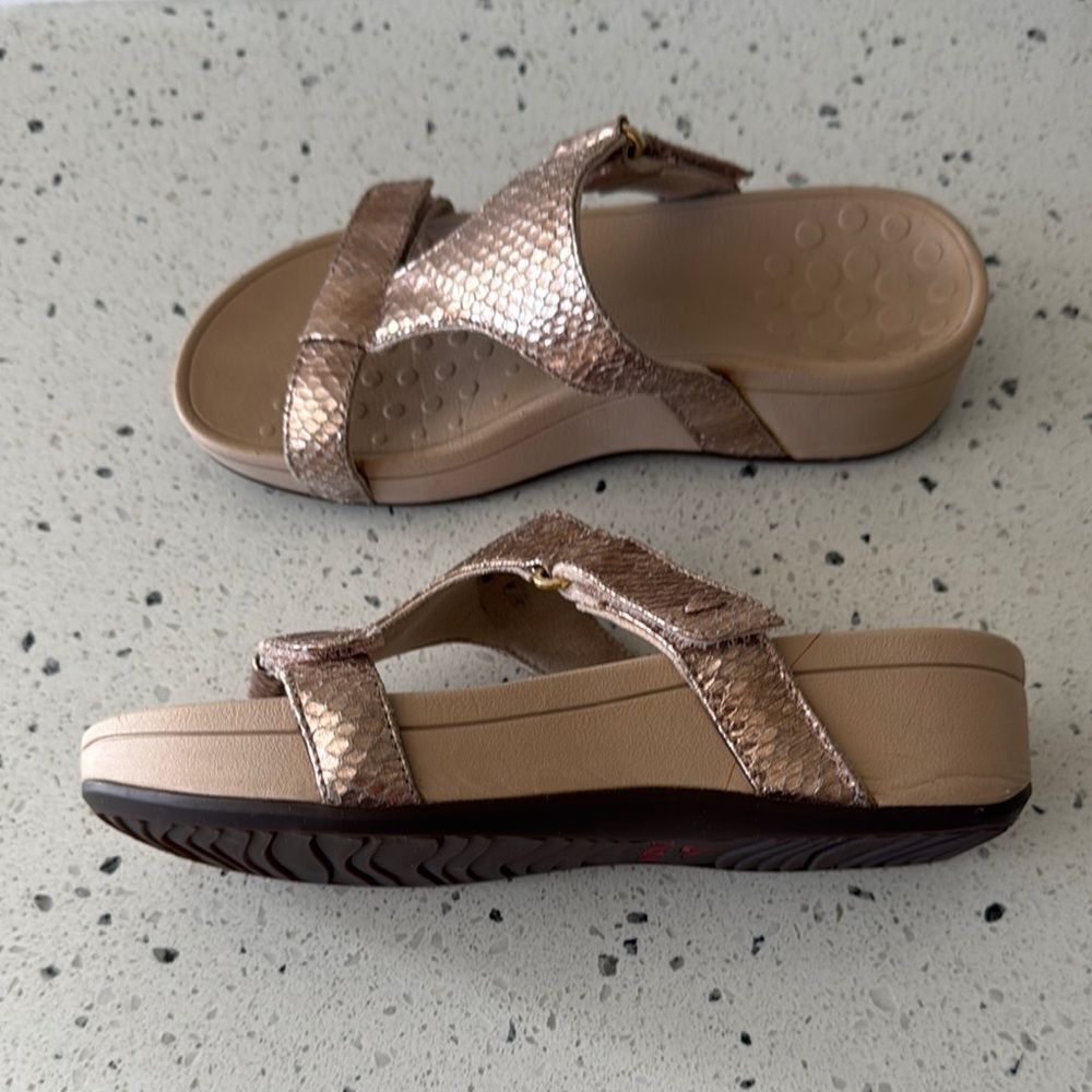 Vionic Ellie Rose Metallic Sandals Slides Snake Print Comfortable Wedges Size 5